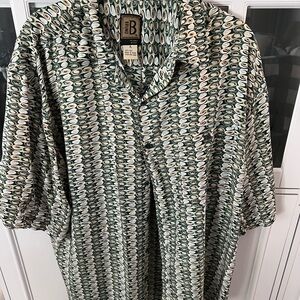 Bruno silk shirt in natural
Colors.